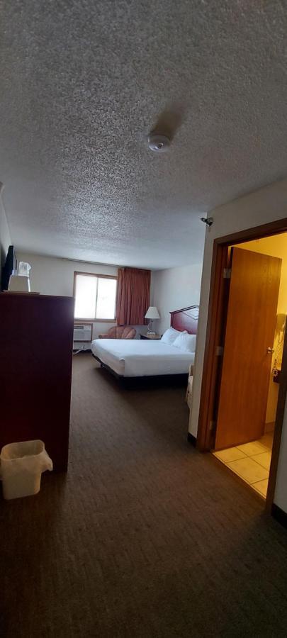 Days Inn By Wyndham Willmar Екстериор снимка