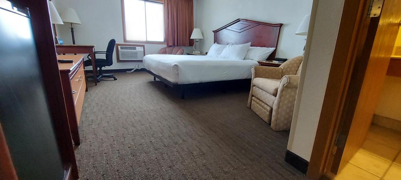Days Inn By Wyndham Willmar Екстериор снимка