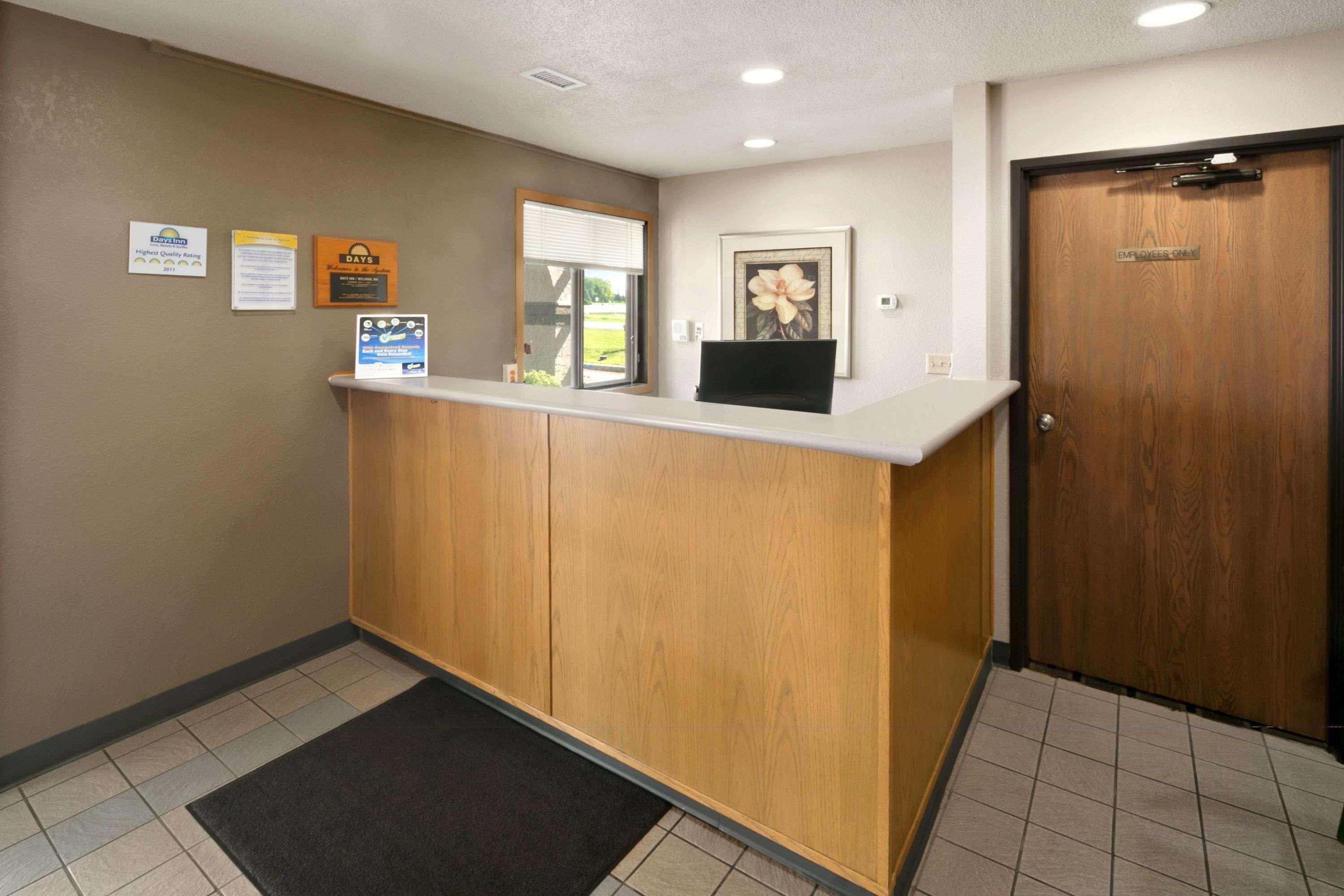 Days Inn By Wyndham Willmar Екстериор снимка