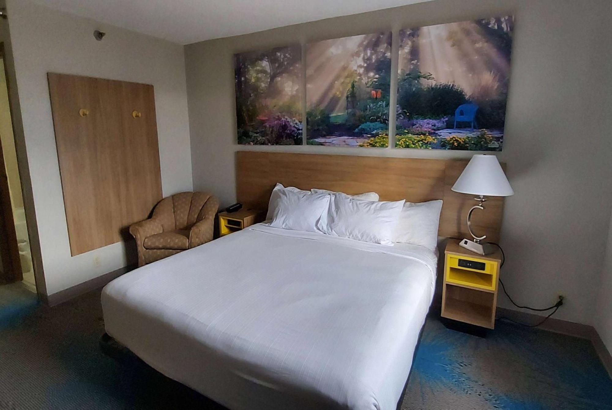 Days Inn By Wyndham Willmar Екстериор снимка