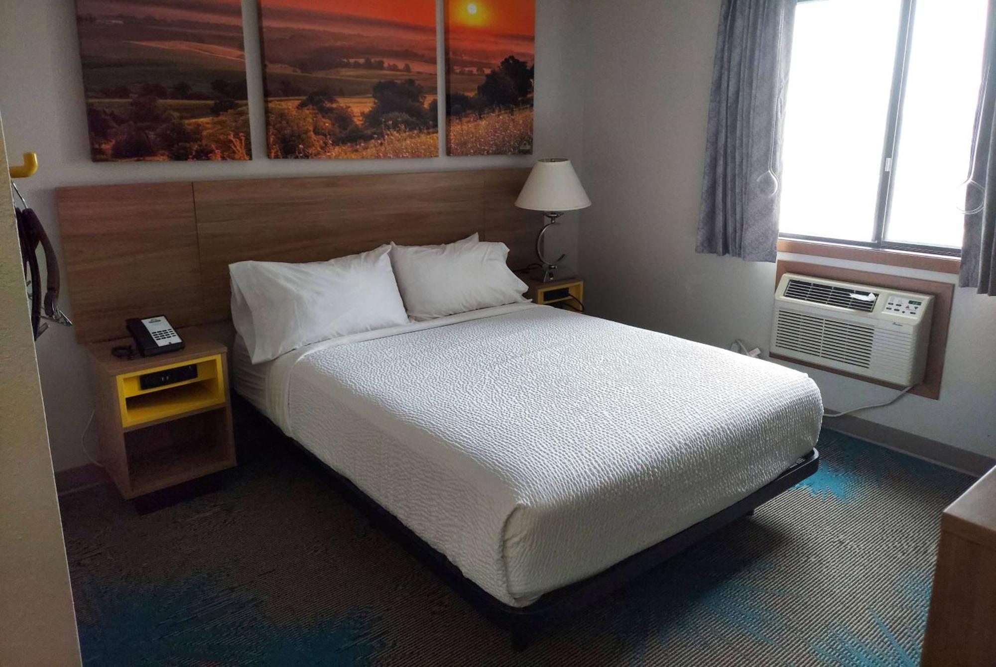 Days Inn By Wyndham Willmar Екстериор снимка